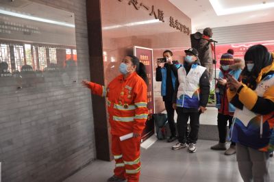 參觀時(shí)傳祥紀(jì)念館